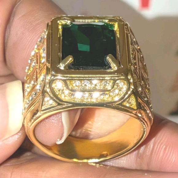 Elegant Green and Gold mens Ring Sz 13